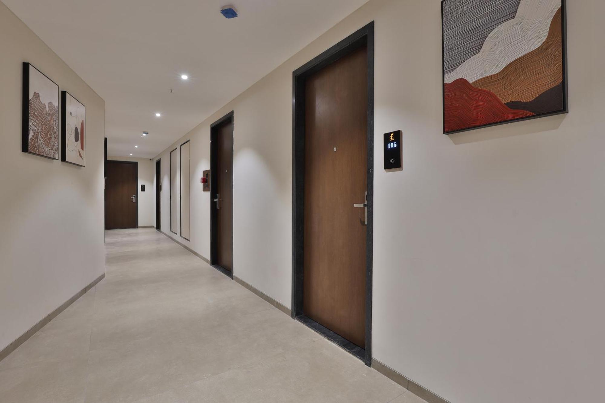Hotel Elements Surat Buitenkant foto