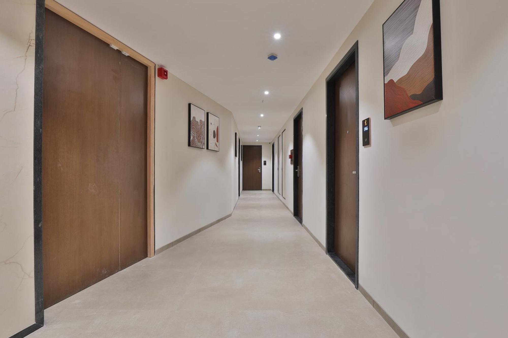 Hotel Elements Surat Buitenkant foto