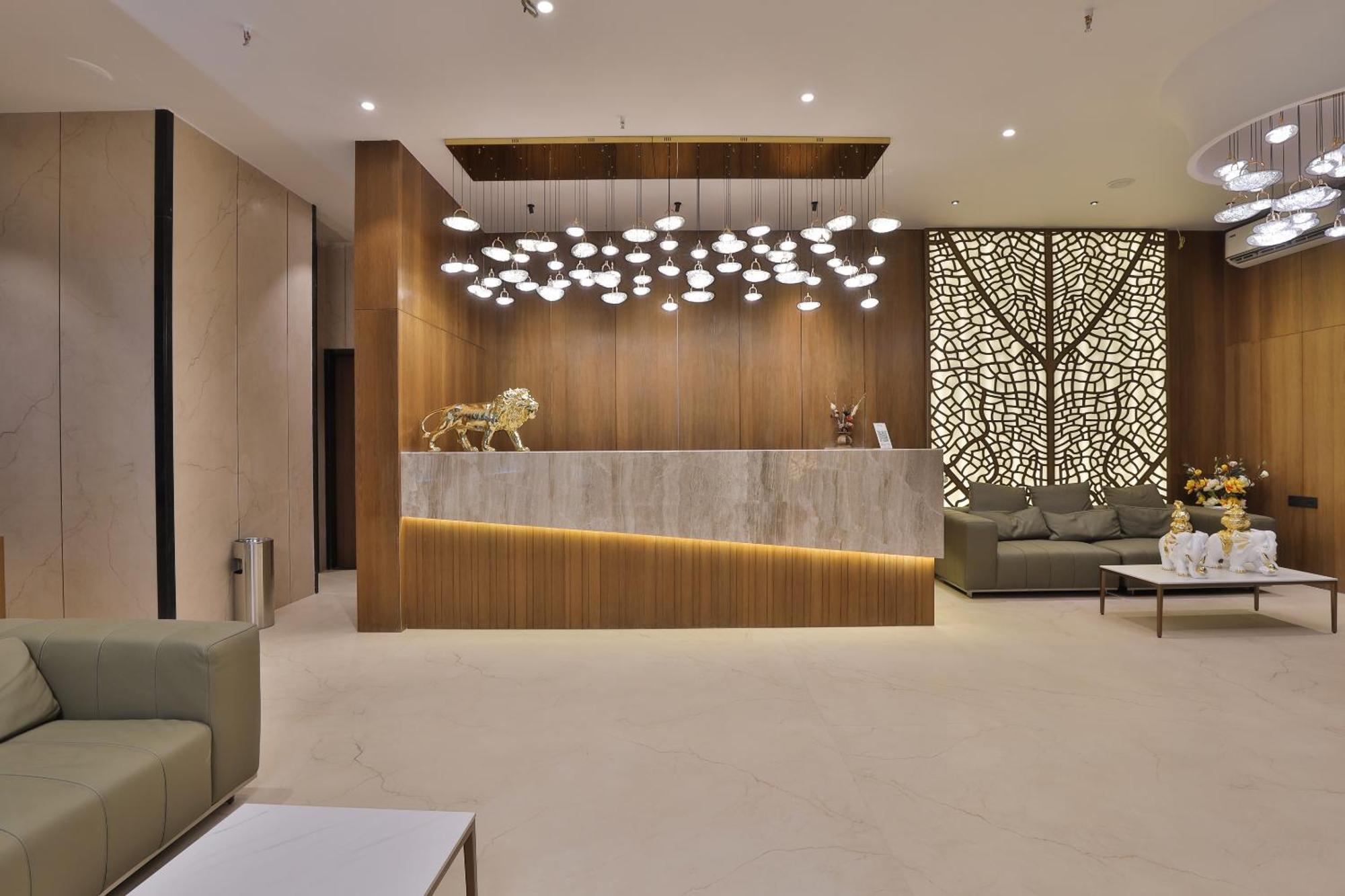 Hotel Elements Surat Buitenkant foto