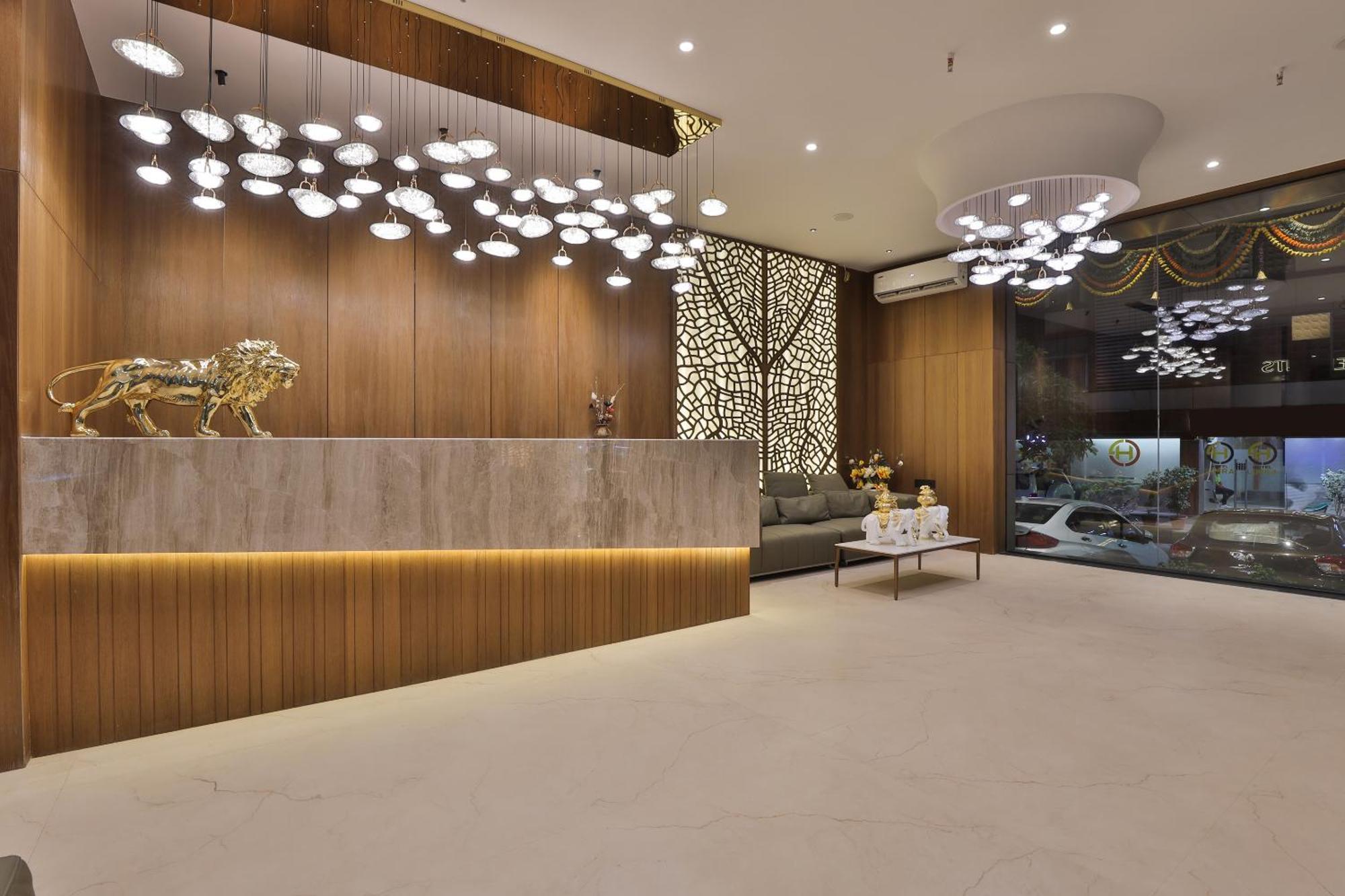 Hotel Elements Surat Buitenkant foto
