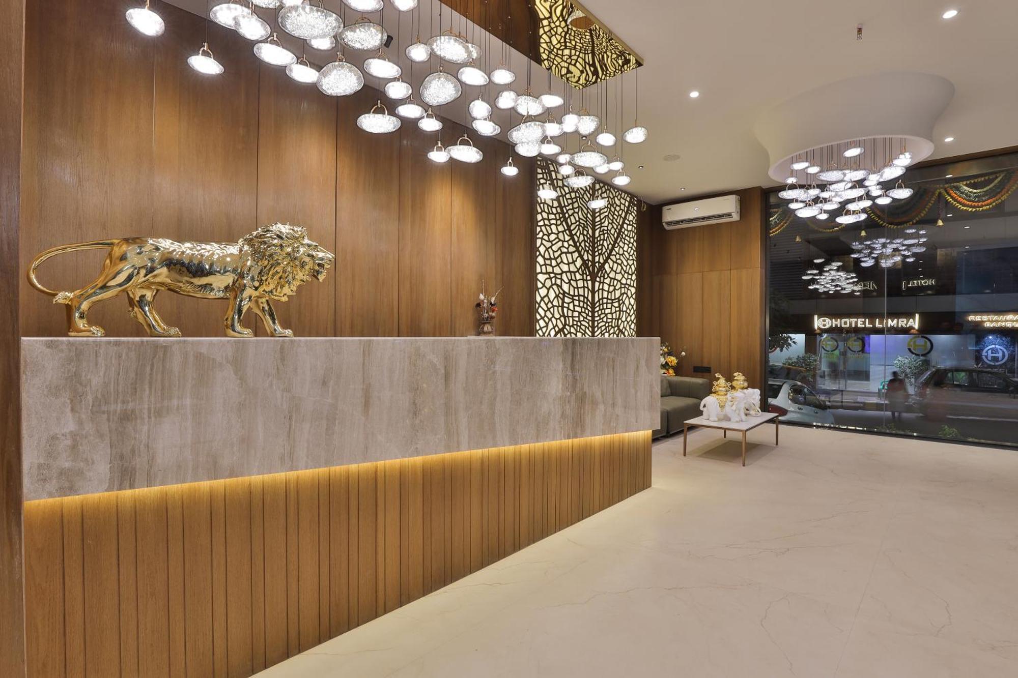 Hotel Elements Surat Buitenkant foto