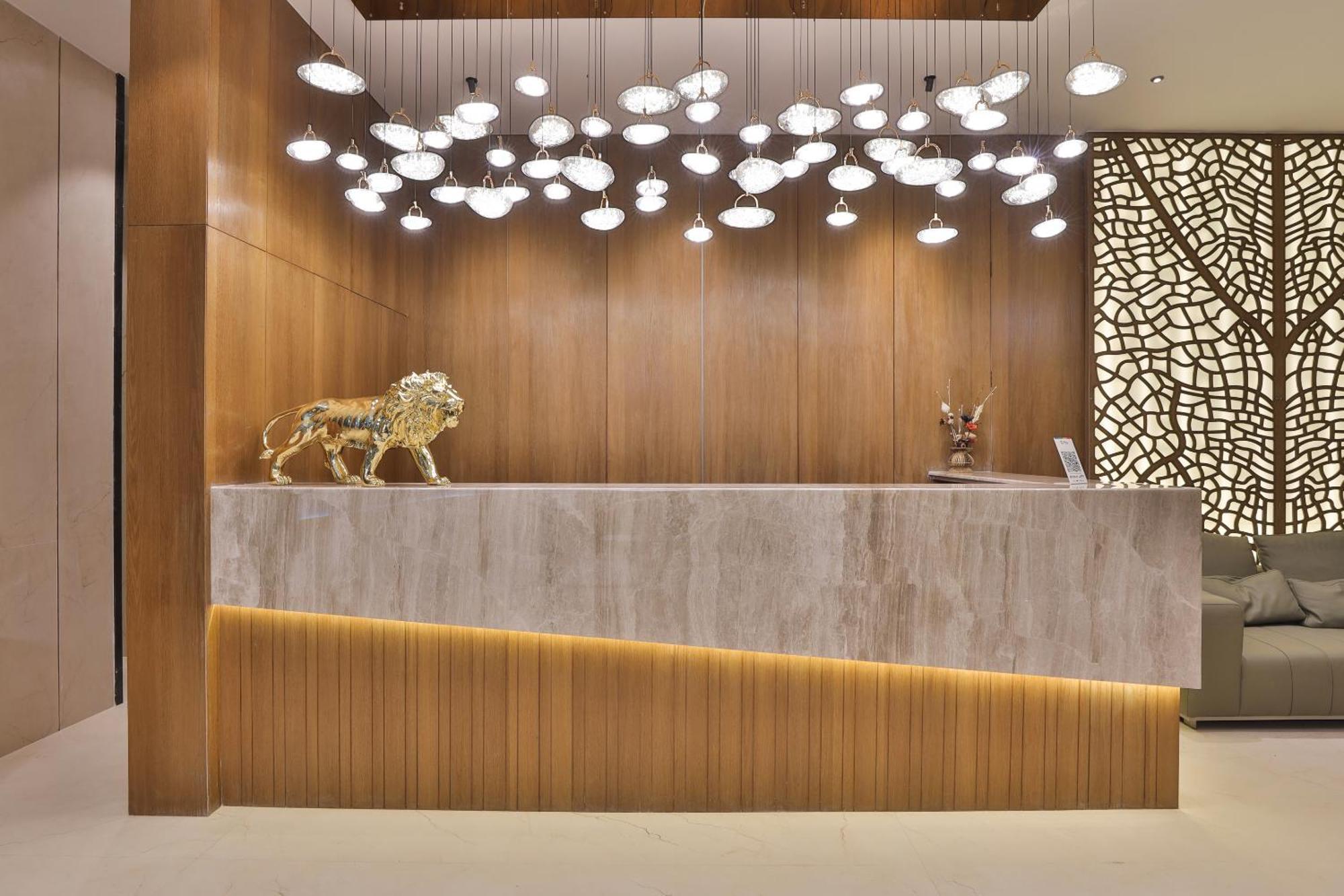 Hotel Elements Surat Buitenkant foto