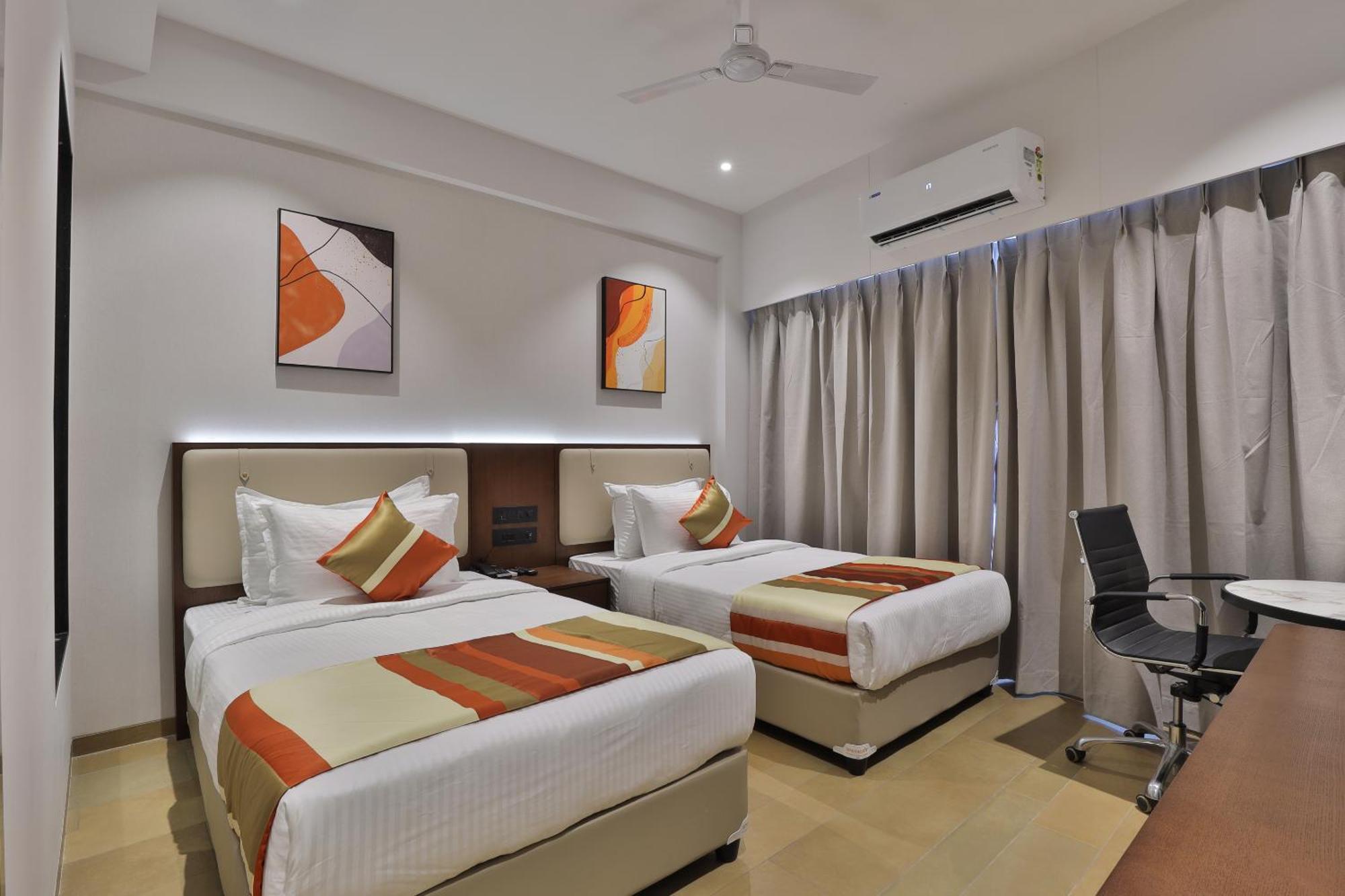 Hotel Elements Surat Buitenkant foto