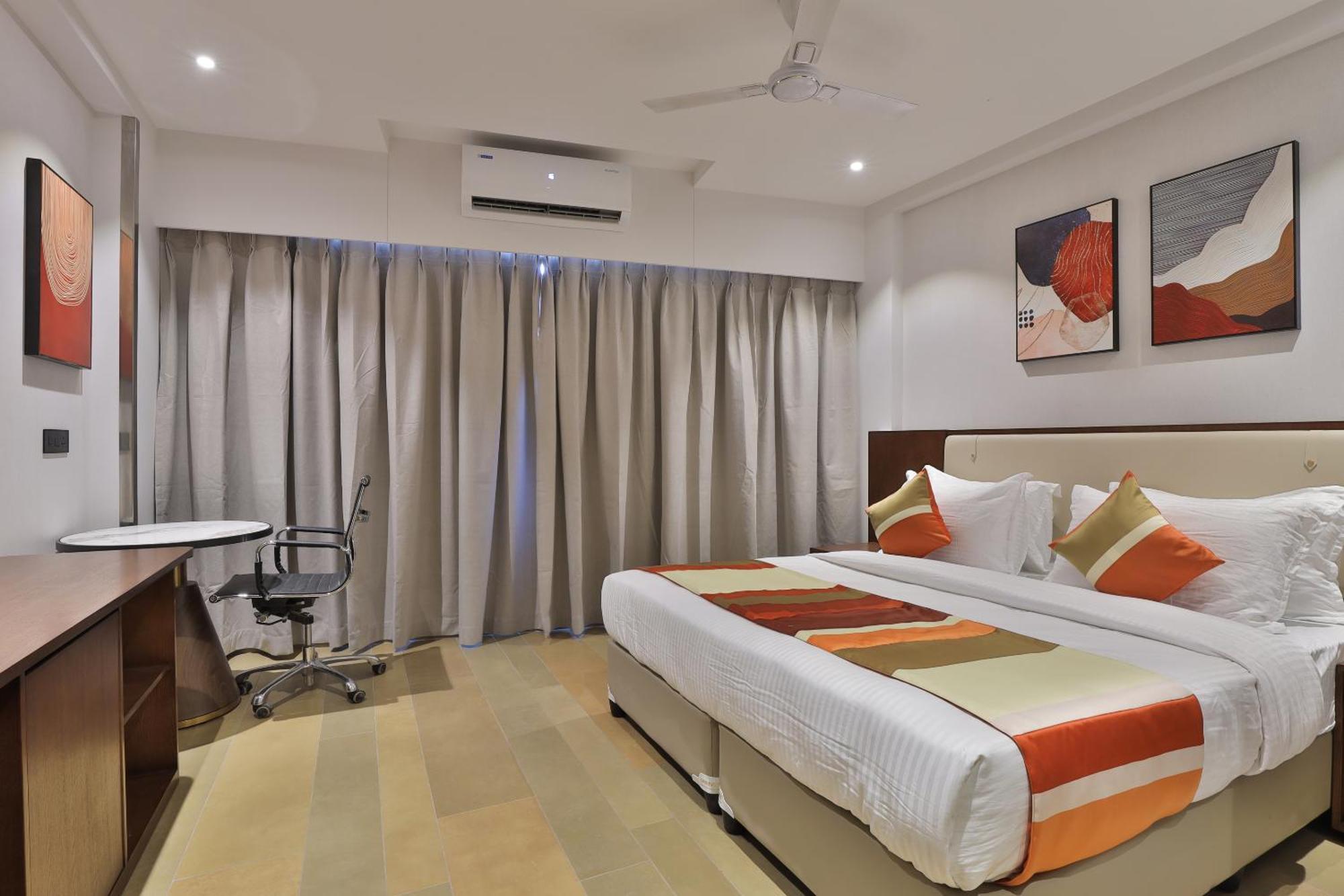 Hotel Elements Surat Buitenkant foto