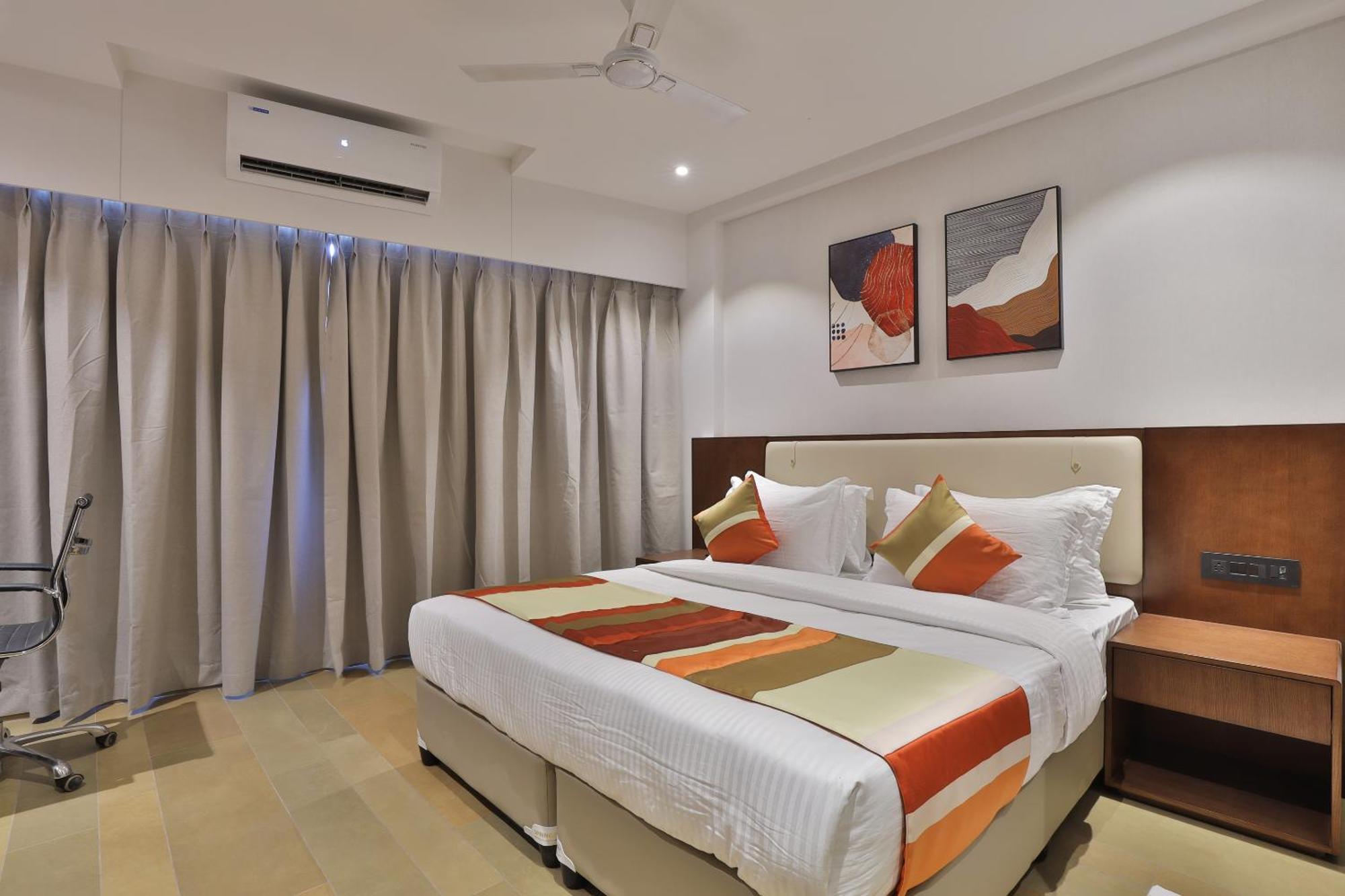 Hotel Elements Surat Buitenkant foto