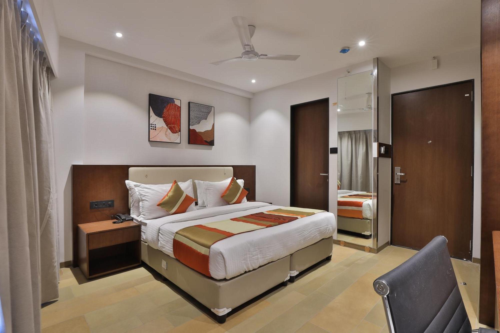 Hotel Elements Surat Buitenkant foto