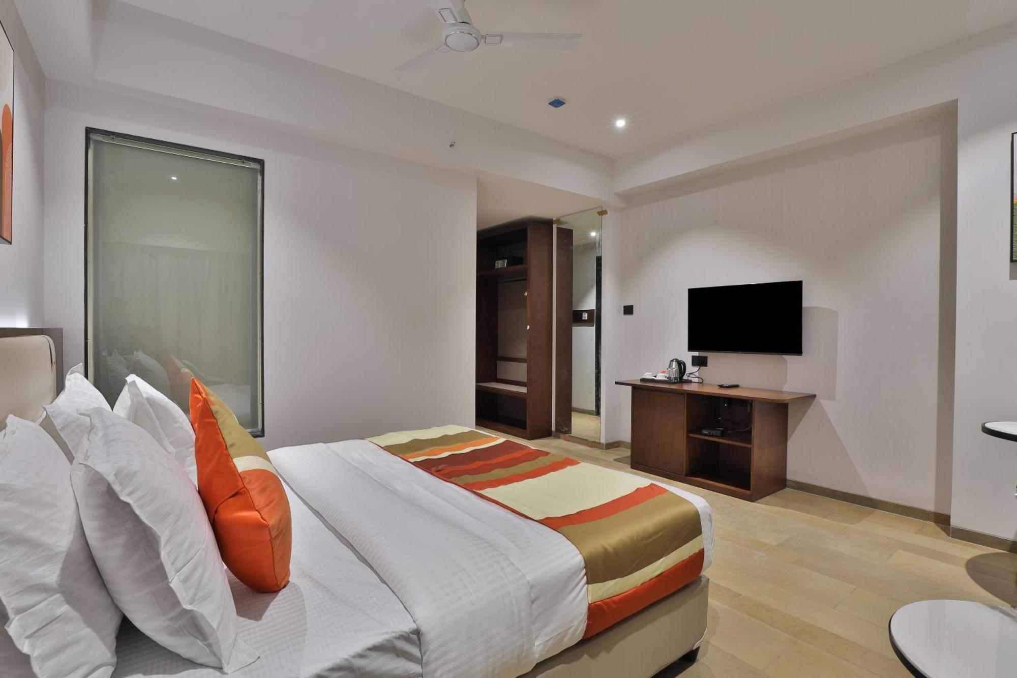 Hotel Elements Surat Buitenkant foto