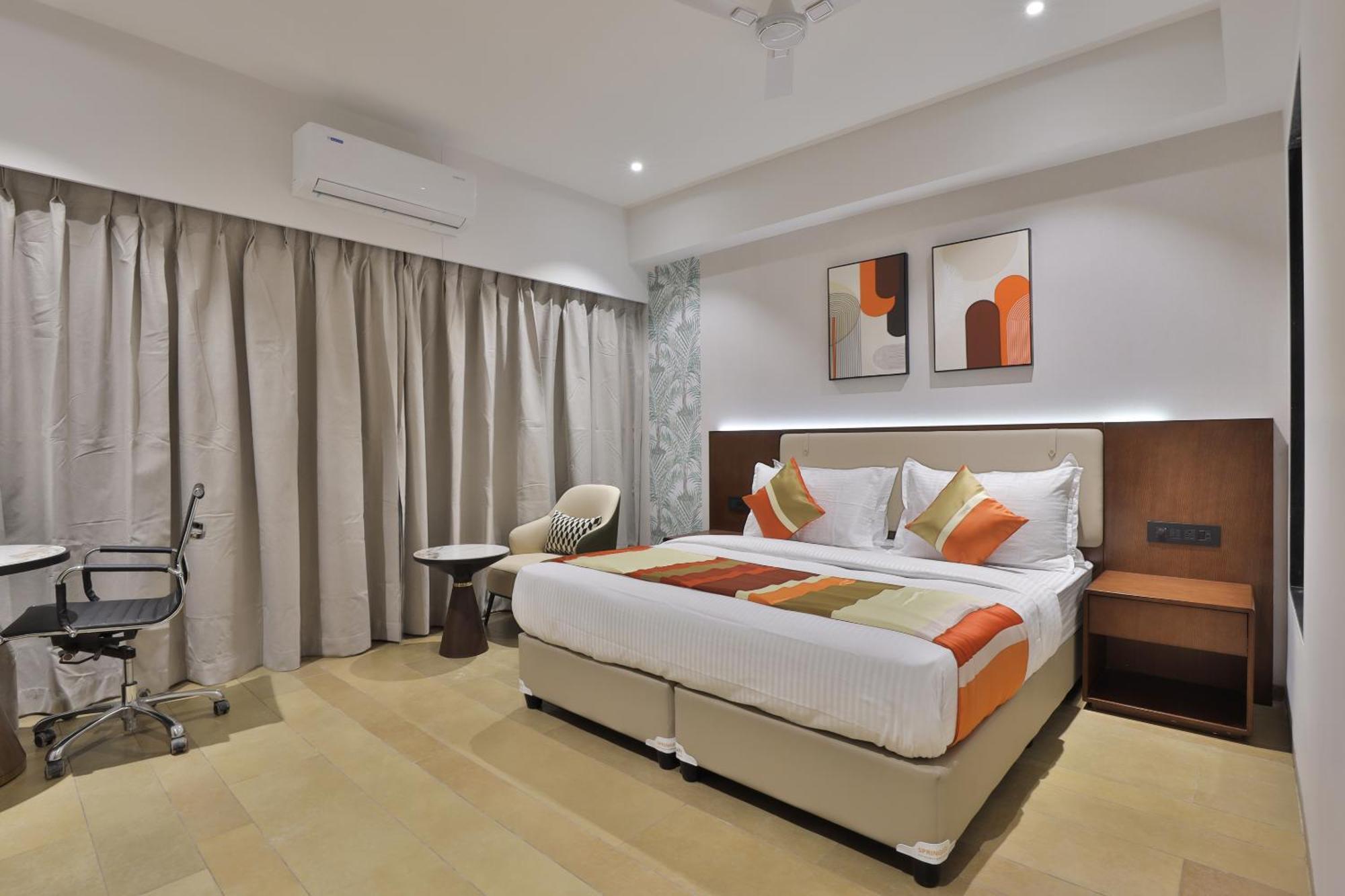 Hotel Elements Surat Buitenkant foto