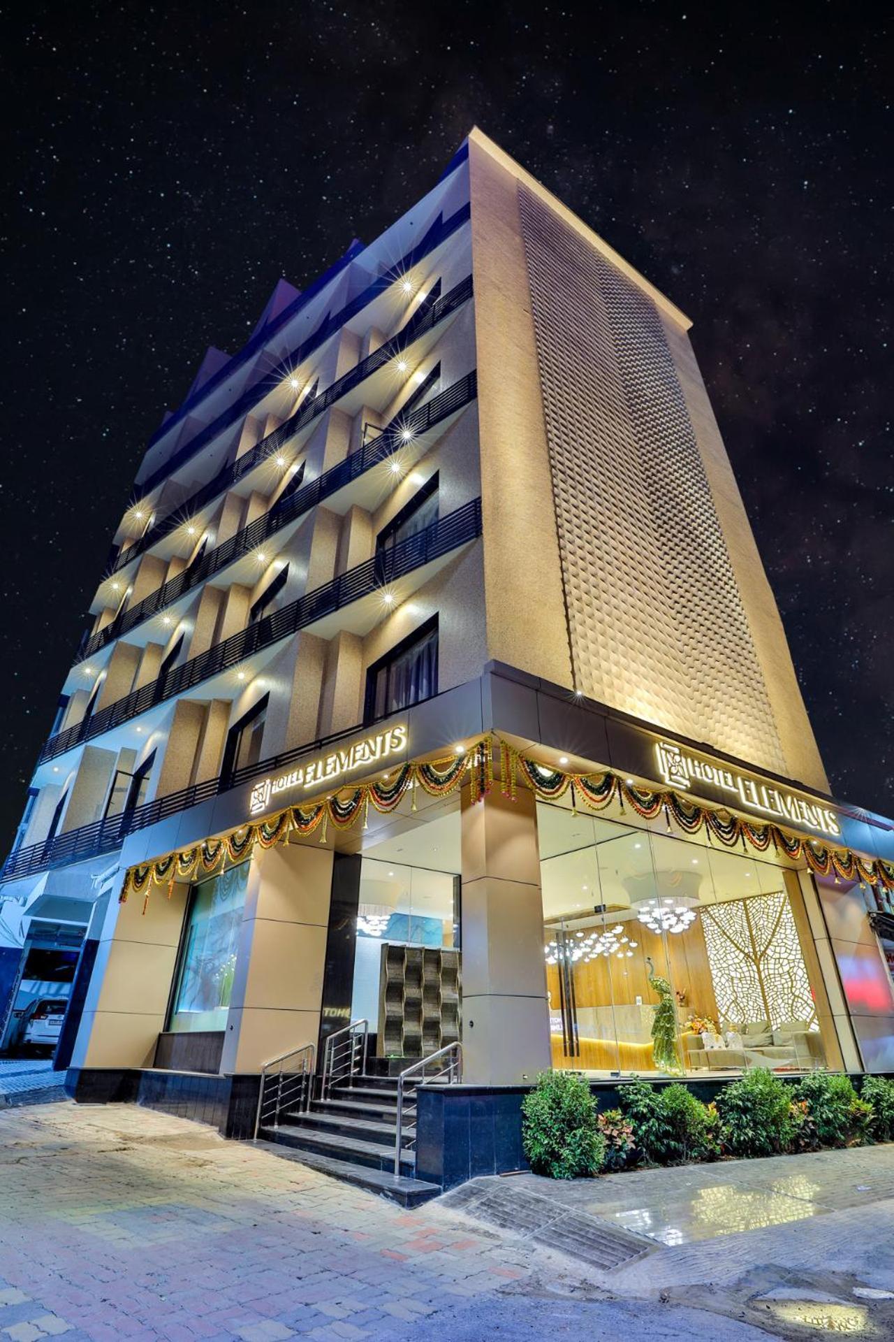 Hotel Elements Surat Buitenkant foto