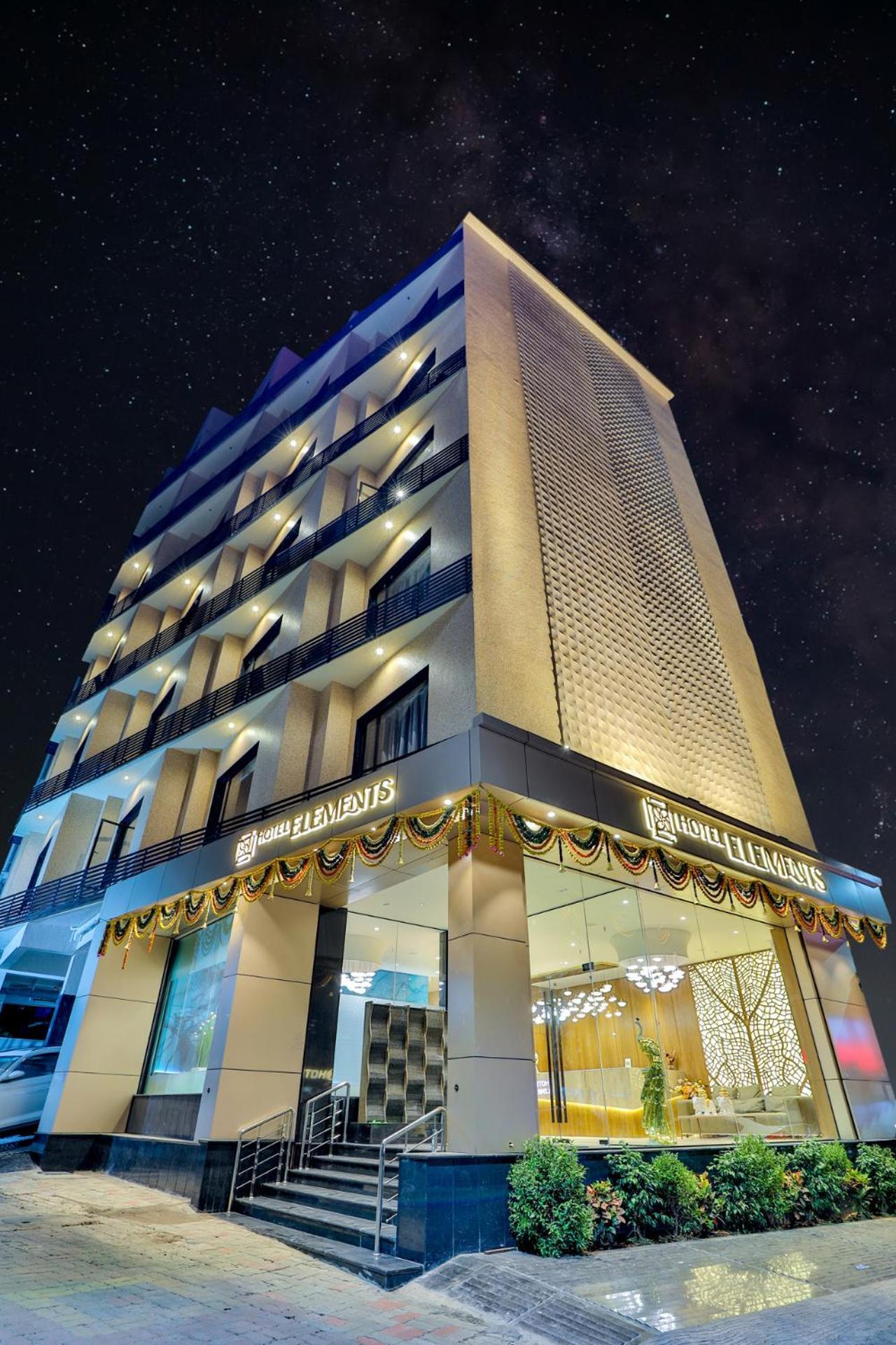 Hotel Elements Surat Buitenkant foto
