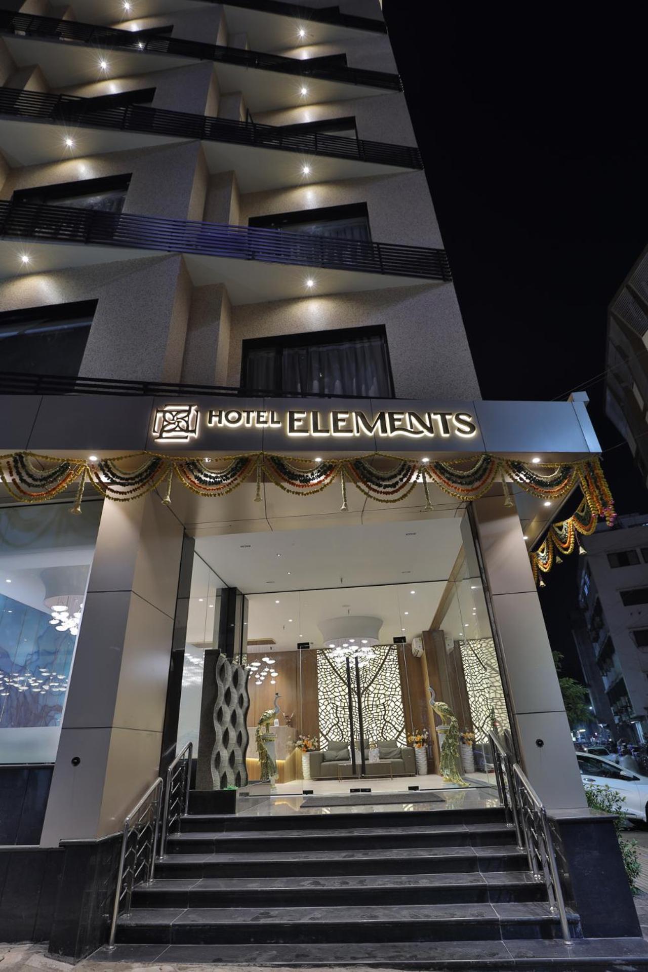 Hotel Elements Surat Buitenkant foto