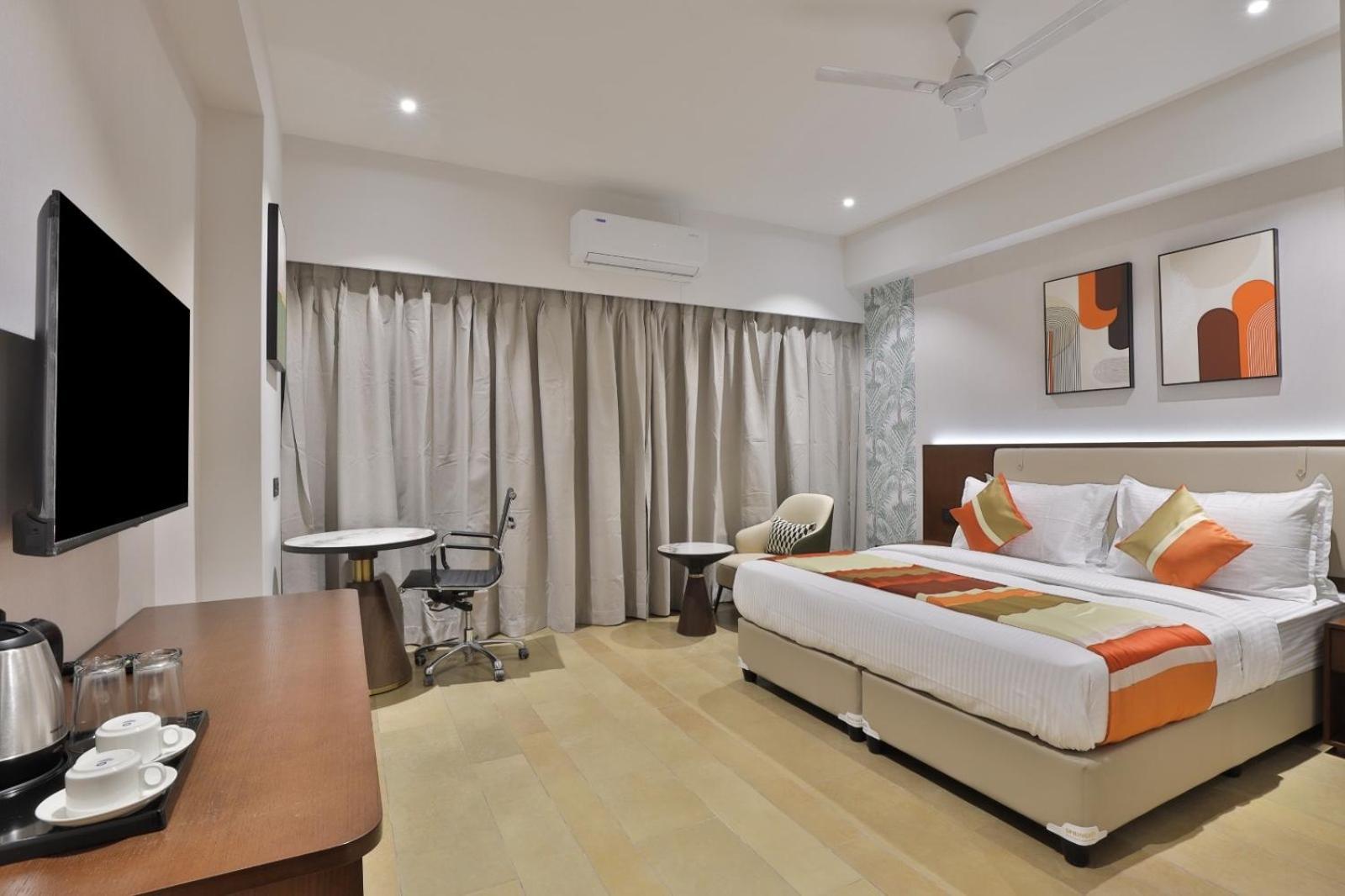 Hotel Elements Surat Buitenkant foto